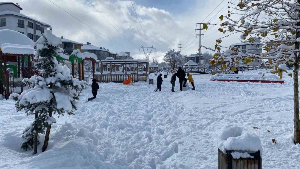 Bolu’da eğitime kar engeli